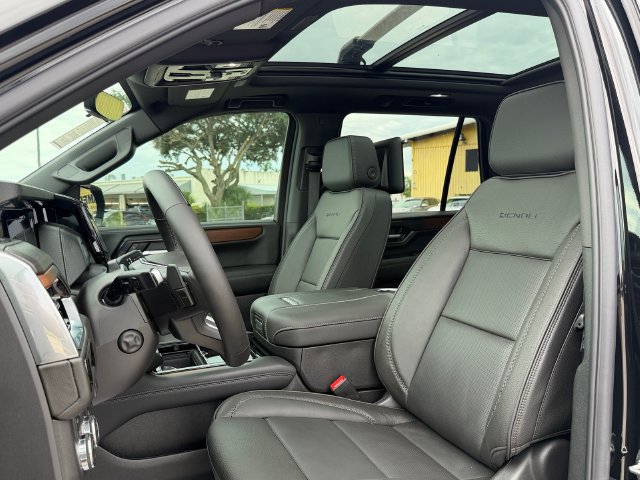 New 2027 GMC Yukon Denali w/ Denali Reserve Package AWD/4WD image 9