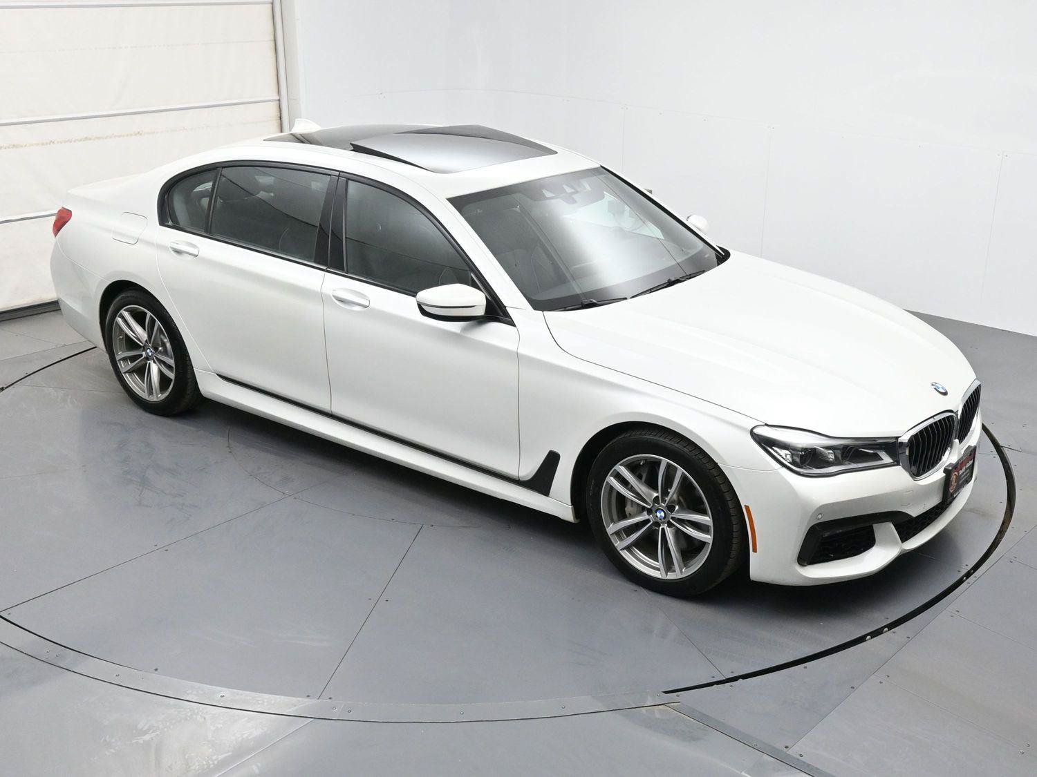 Used 2019 BMW 750i xDrive w/ M Sport Package AWD/4WD image 35