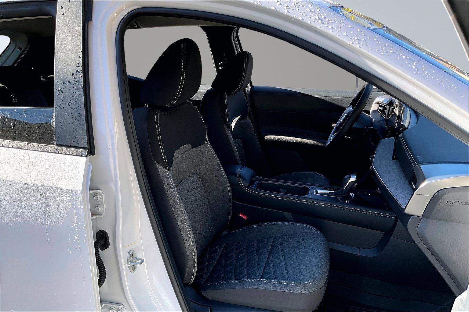 Used 2025 Nissan Kicks SV image 8