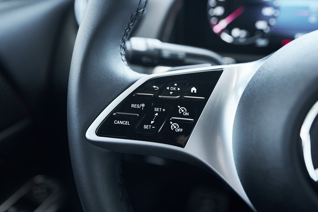 Used 2025 Mercedes-Benz GLB 250 4MATIC w/ Exclusive Package image 38