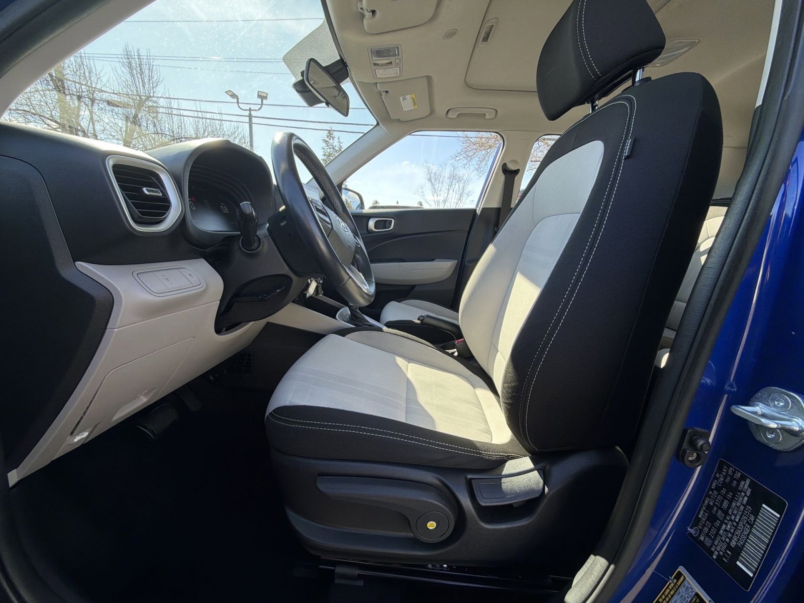 Certified 2023 Hyundai Venue SEL image 13