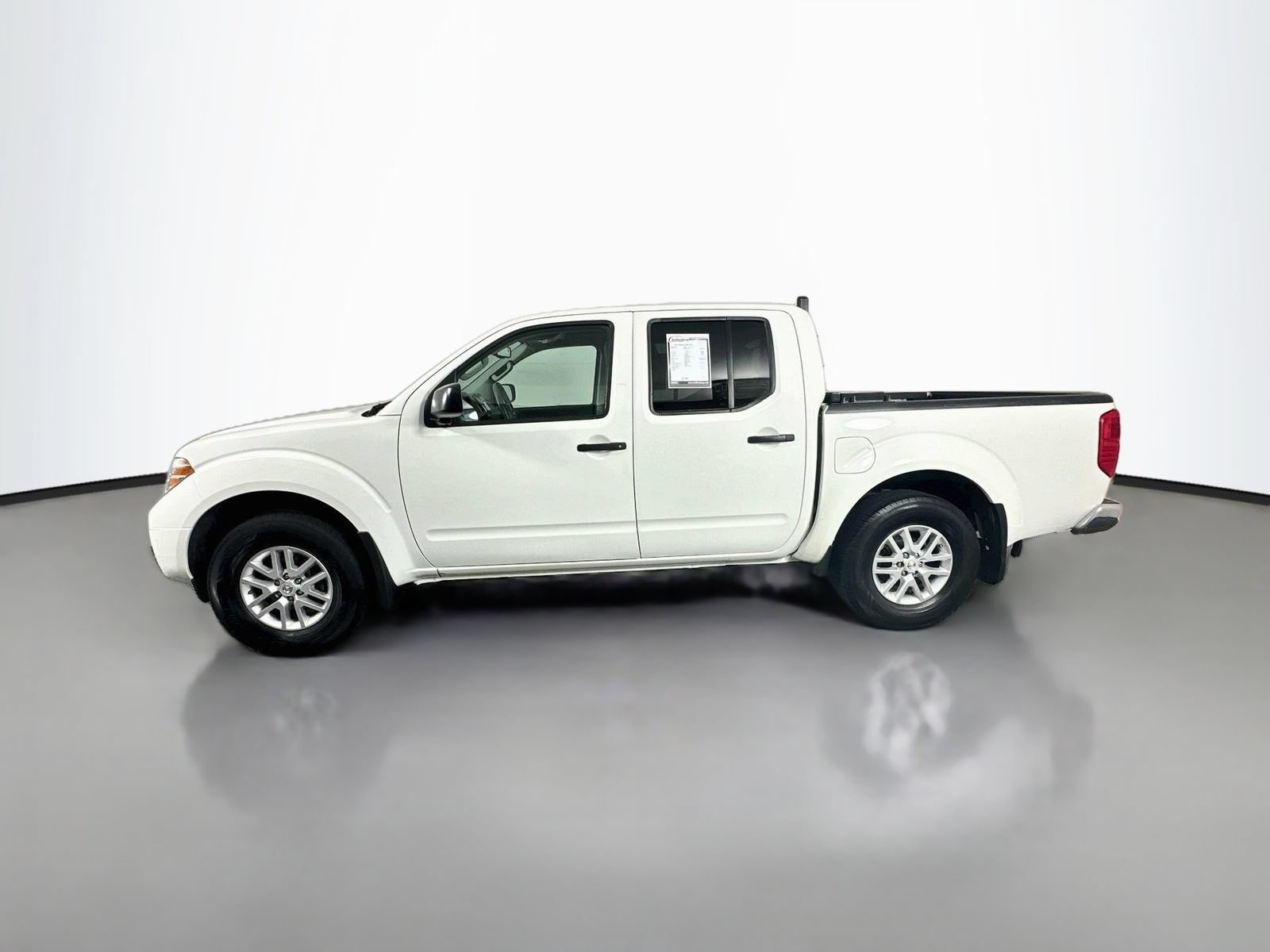 Used 2017 Nissan Frontier SV w/ SV Value Truck Package AWD/4WD image 4