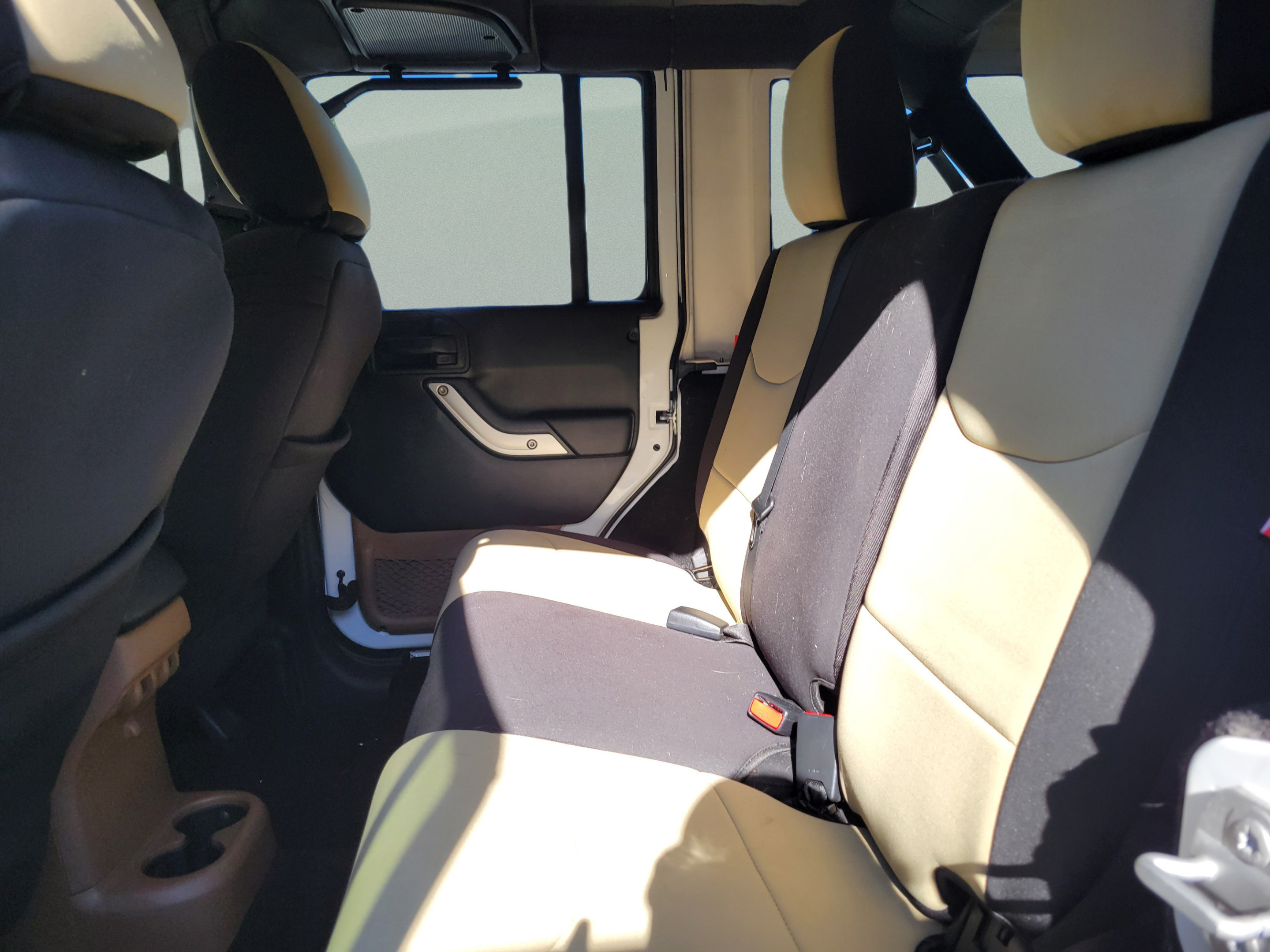 Used 2018 Jeep Wrangler Unlimited Sahara AWD/4WD image 6