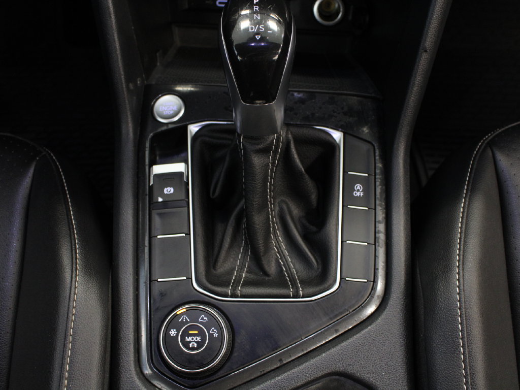 Used 2022 Volkswagen Tiguan SE AWD/4WD image 28