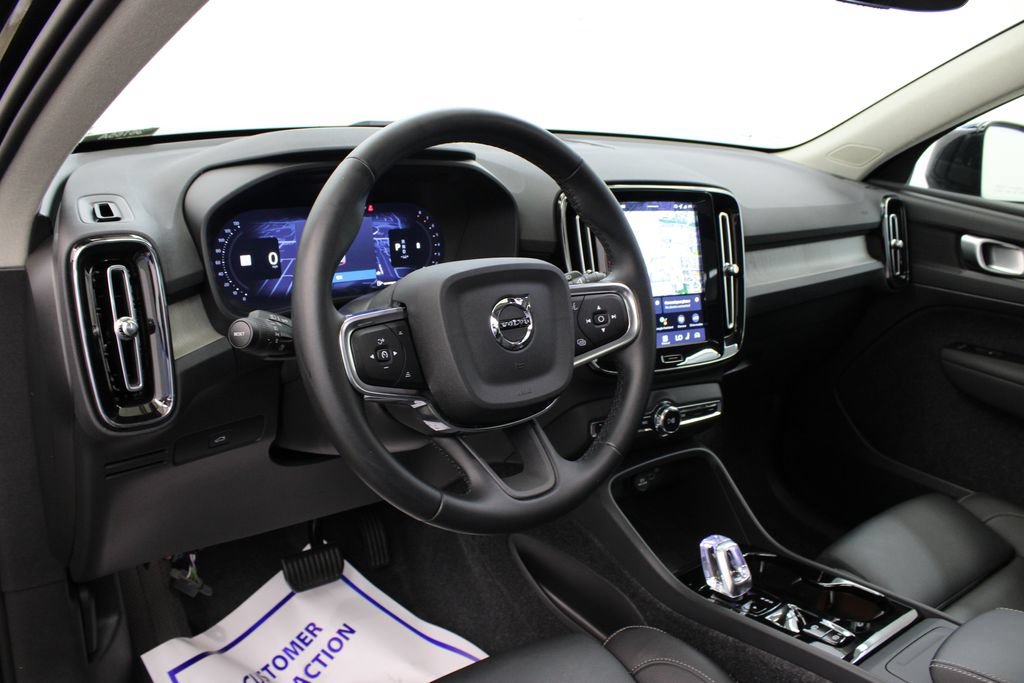 Used 2026 Volvo XC40 B5 Plus AWD/4WD image 17