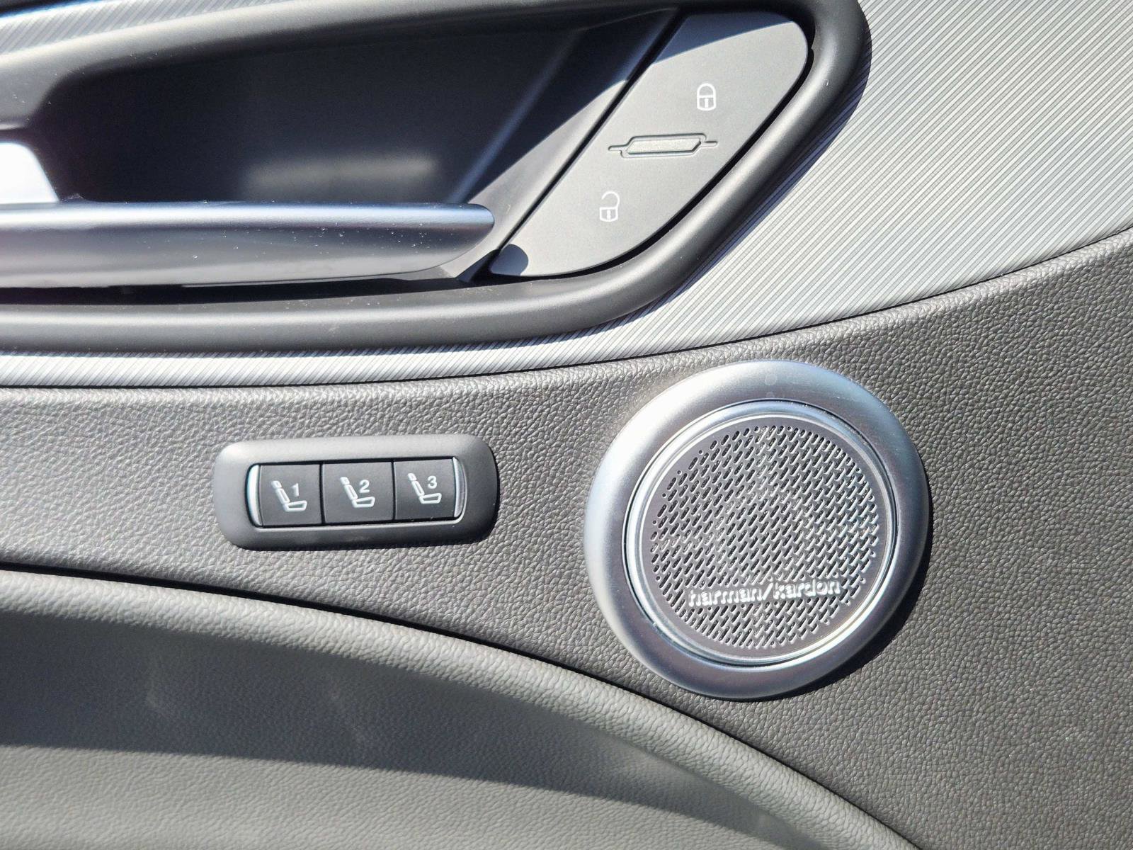 Used 2024 Alfa Romeo Stelvio Veloce image 36