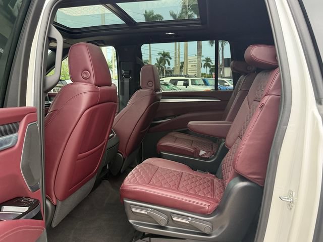 Used 2025 Cadillac Escalade ESV Premium Luxury w/ Touring Package AWD/4WD image 11