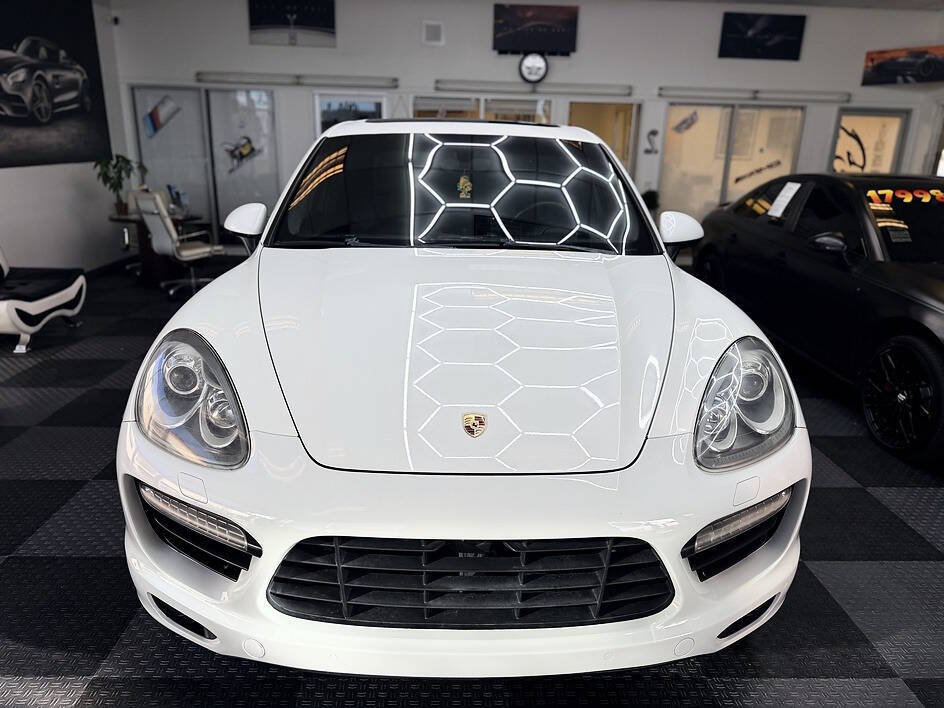 Used 2012 Porsche Cayenne Turbo AWD/4WD image 2