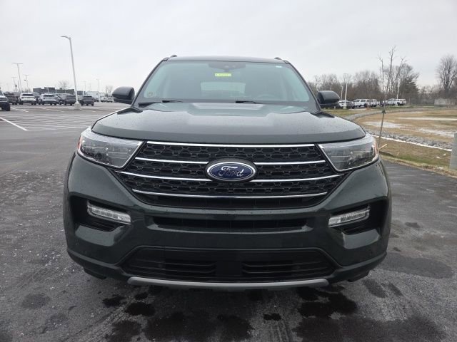 Used 2023 Ford Explorer XLT w/ Equipment Group 202A image 3