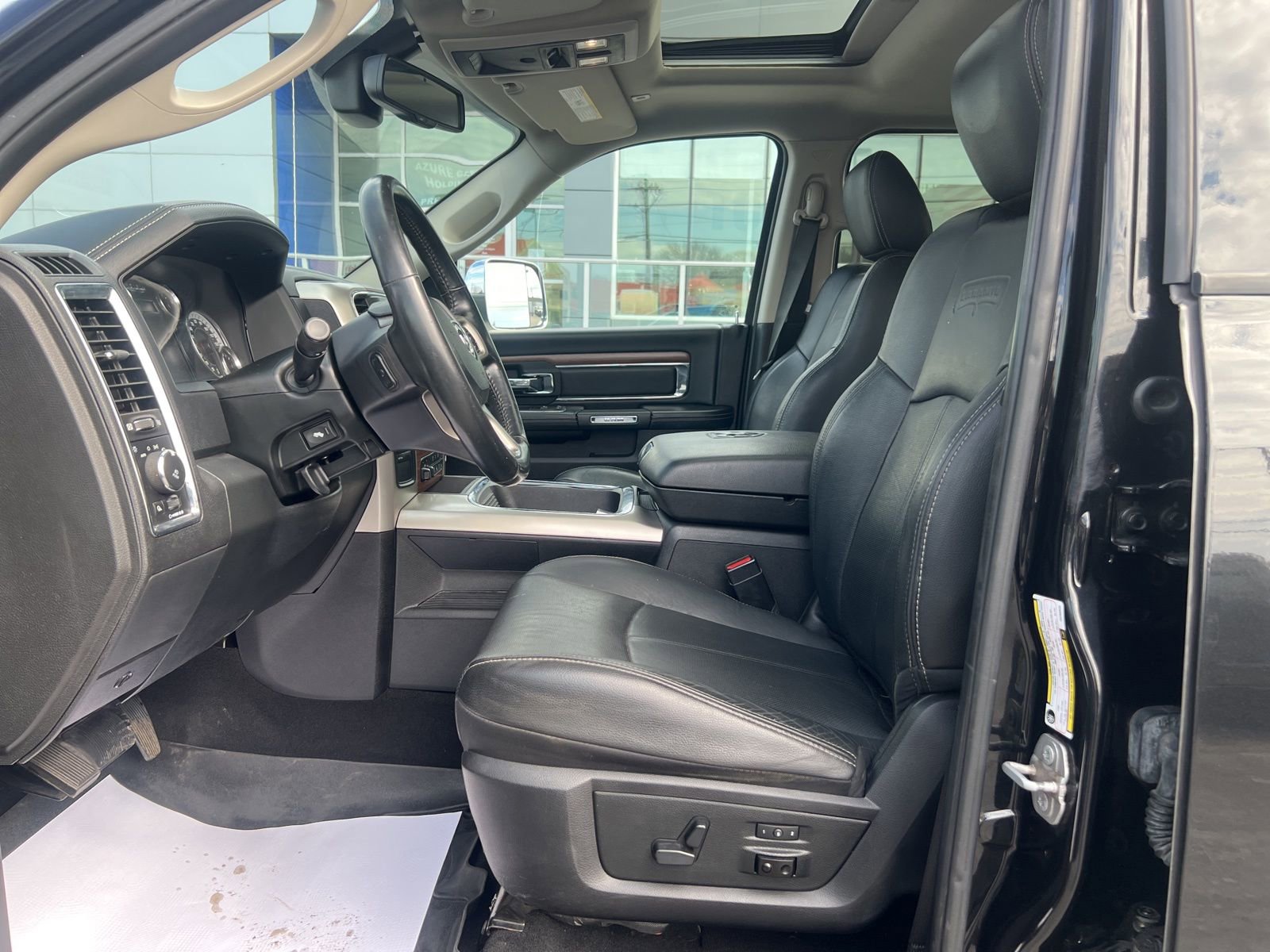 Used 2018 RAM 3500 Laramie image 12