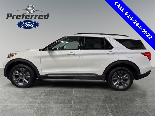 Used 2022 Ford Explorer XLT w/ Equipment Group 202A image 4