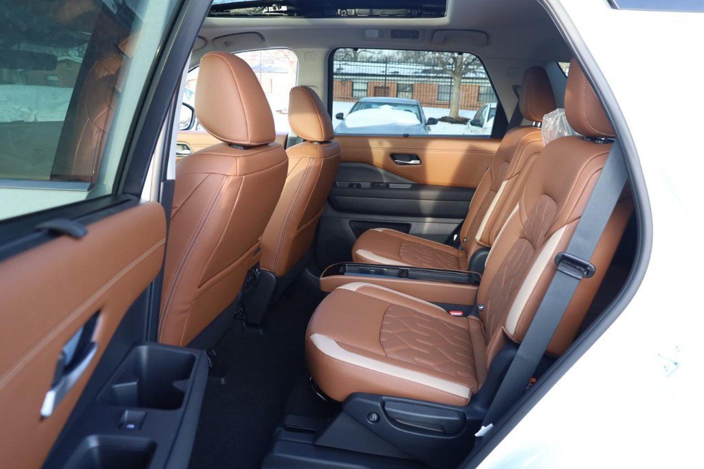 New 2026 Nissan Pathfinder Platinum AWD/4WD image 23