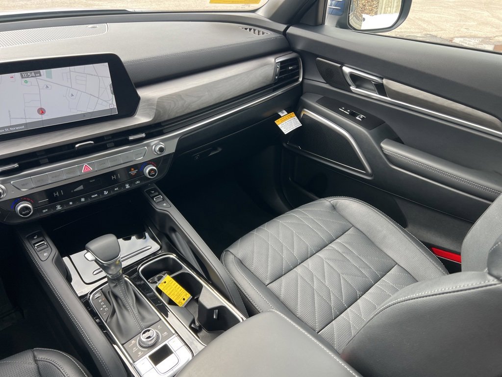 Certified 2025 Kia Telluride AWD image 24
