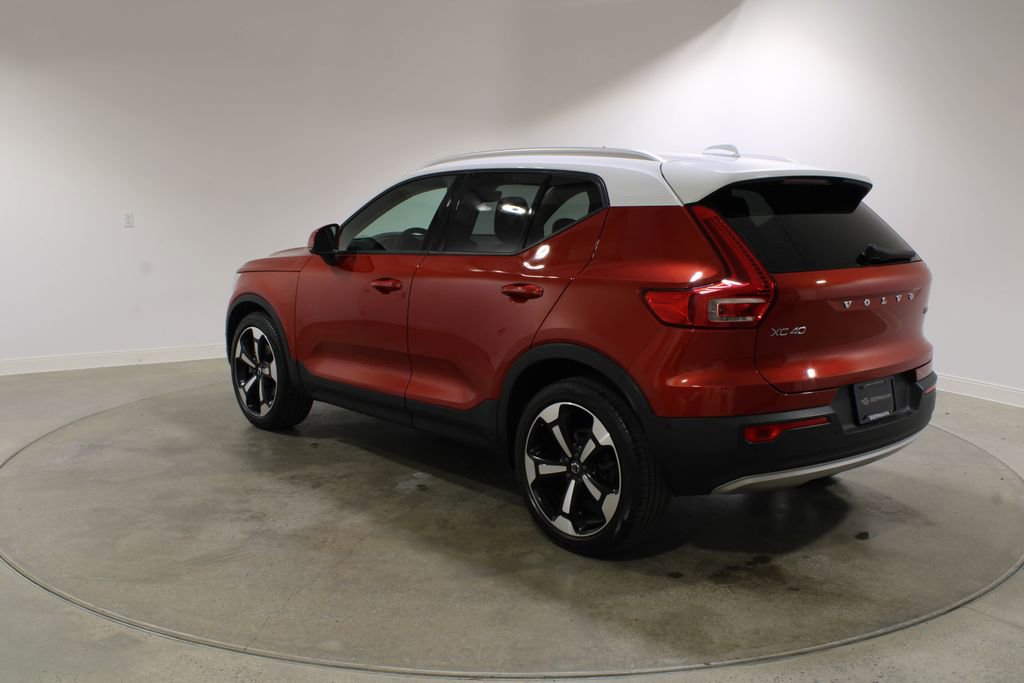 Used 2019 Volvo XC40 T5 Momentum image 3
