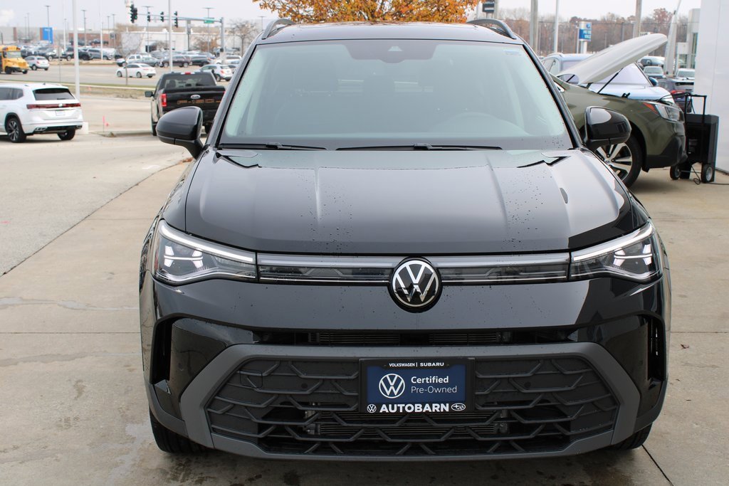 Certified 2025 Volkswagen Taos SE image 2