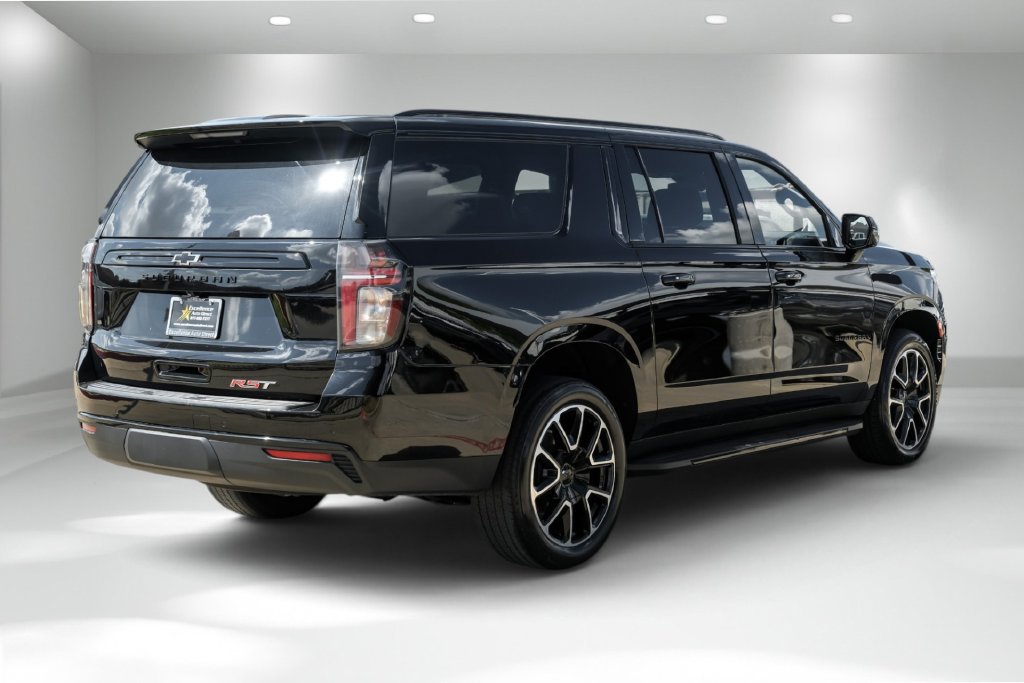Used 2023 Chevrolet Suburban RST w/ Luxury Package RWD image 8