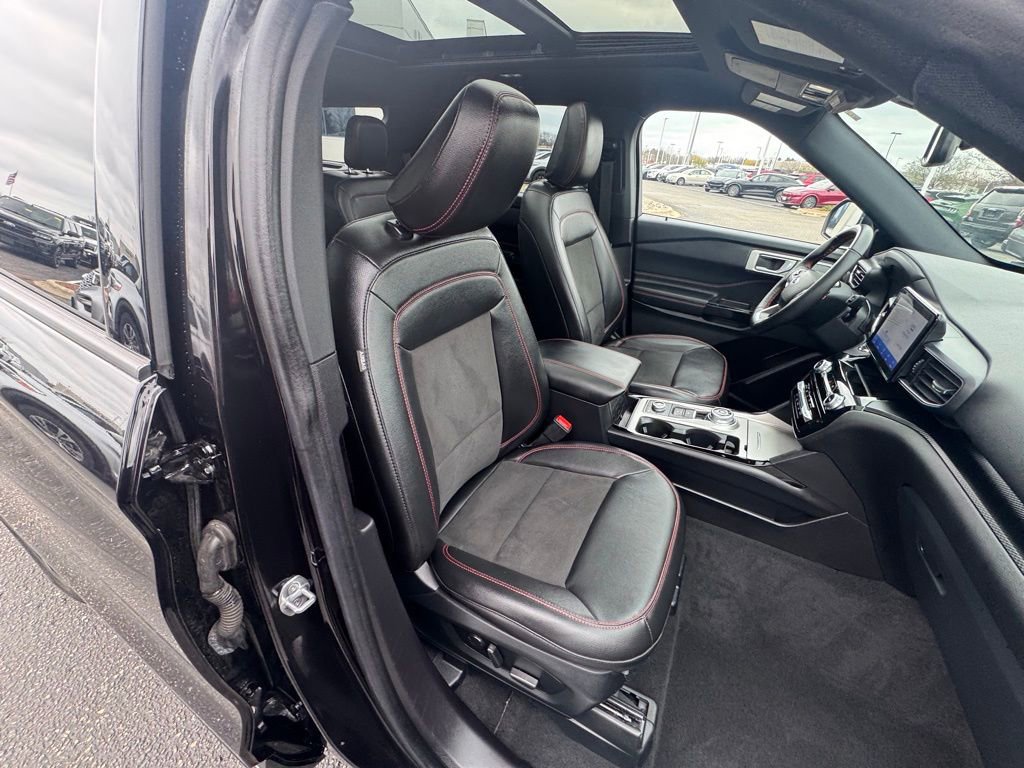 Used 2022 Ford Explorer ST-Line w/ Class IV Trailer Tow Package image 16