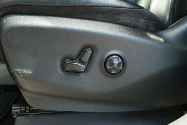 Used 2020 Chrysler Pacifica Touring-L image 24