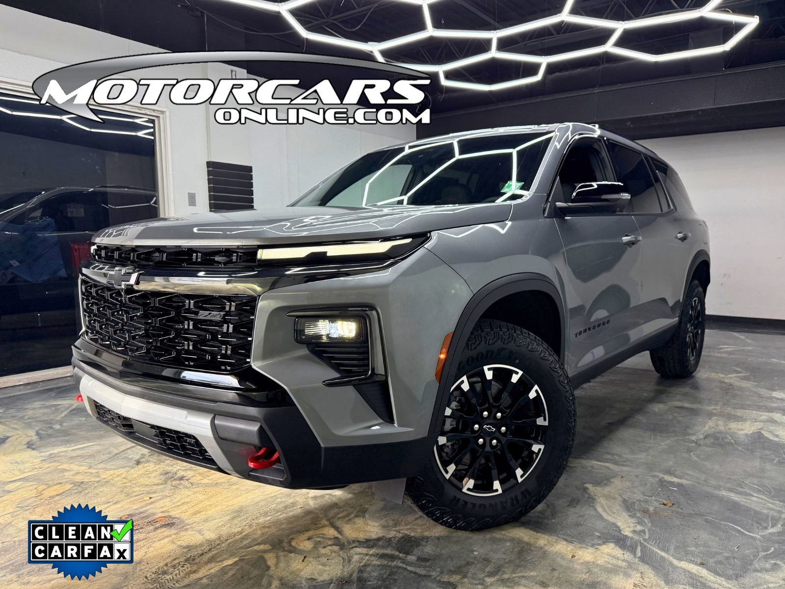 Used 2026 Chevrolet Traverse Z71 image 1