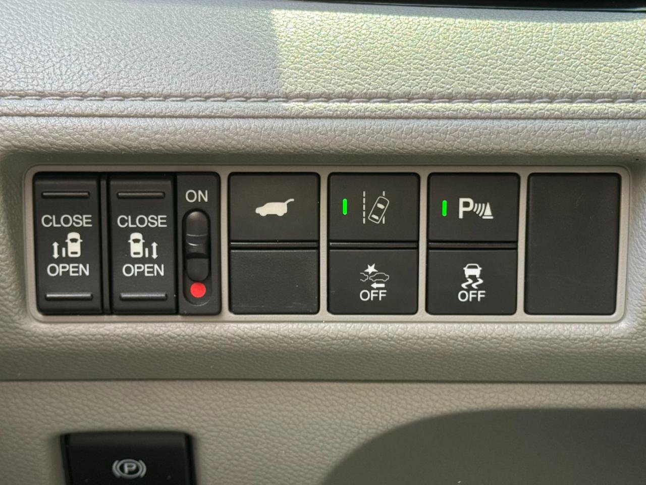 Used 2018 Honda Odyssey Elite image 18