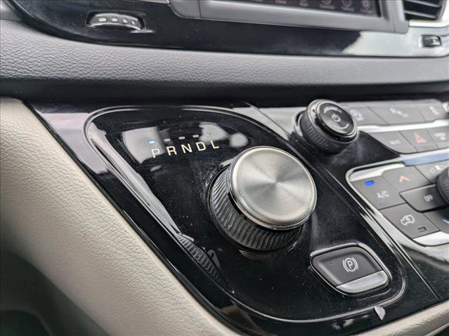 Used 2020 Chrysler Pacifica Touring-L FWD image 13