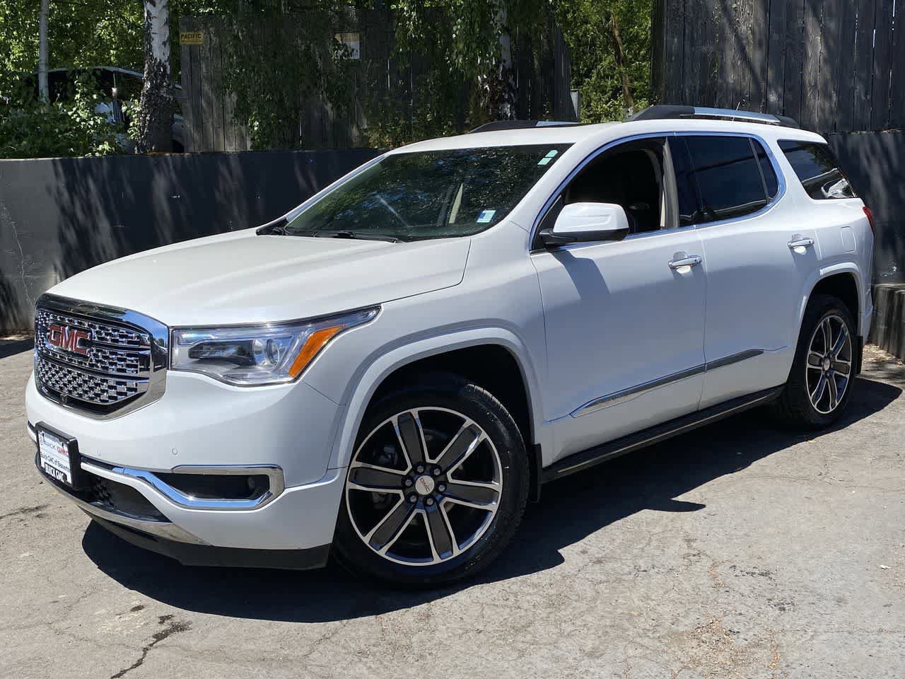 Used 2017 GMC Acadia Denali w/ Technology Package AWD/4WD video 1