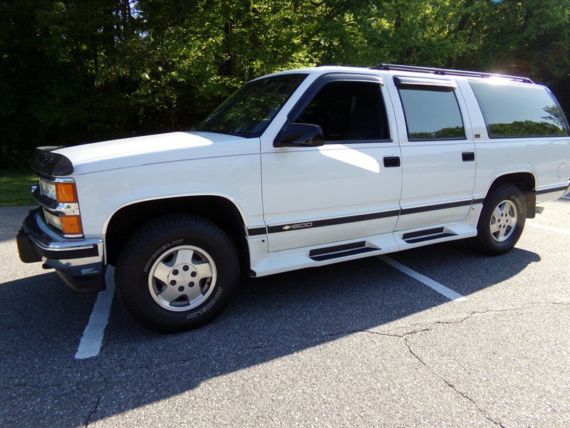 Used 1994 Chevrolet Suburban K1500 4WD image 1