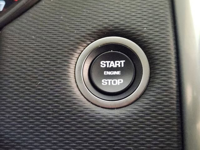 Used 2025 Land Rover Discovery Dynamic SE image 18