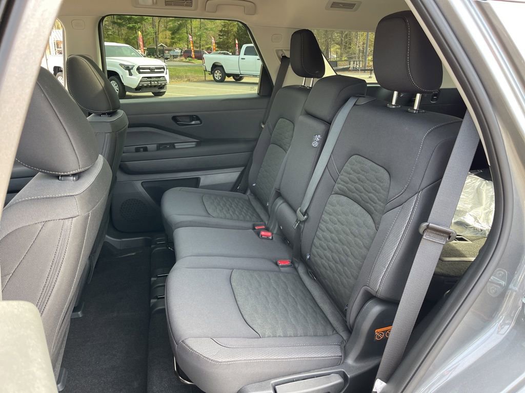 New 2026 Nissan Pathfinder SV w/ SV Premium Package AWD/4WD image 19