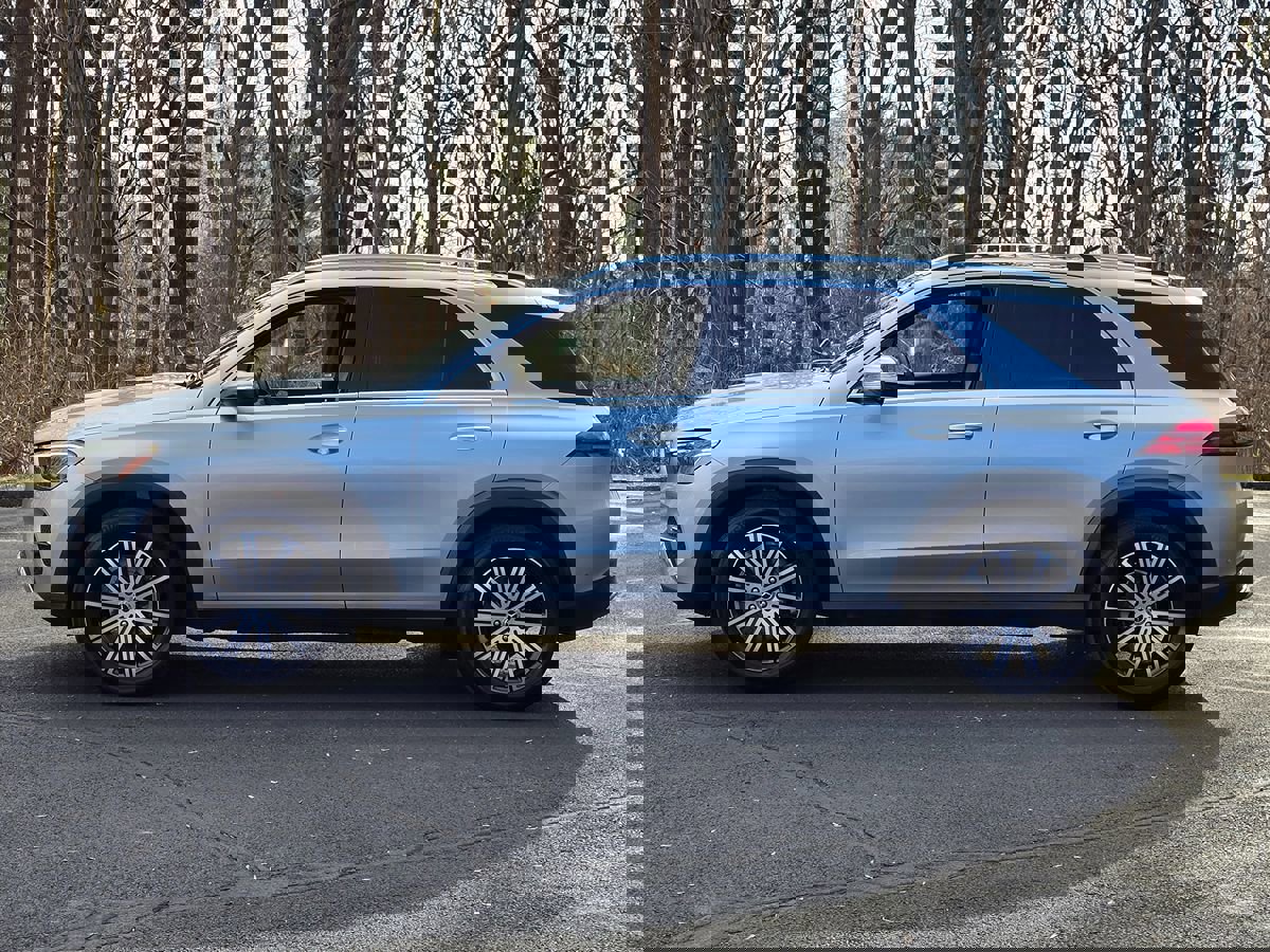 Used 2024 Mercedes-Benz GLE 350 4MATIC SUV image 3