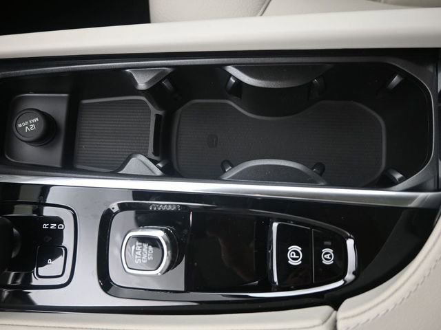 Used 2025 Volvo XC90 B6 Plus w/ Protection Package Premier image 10