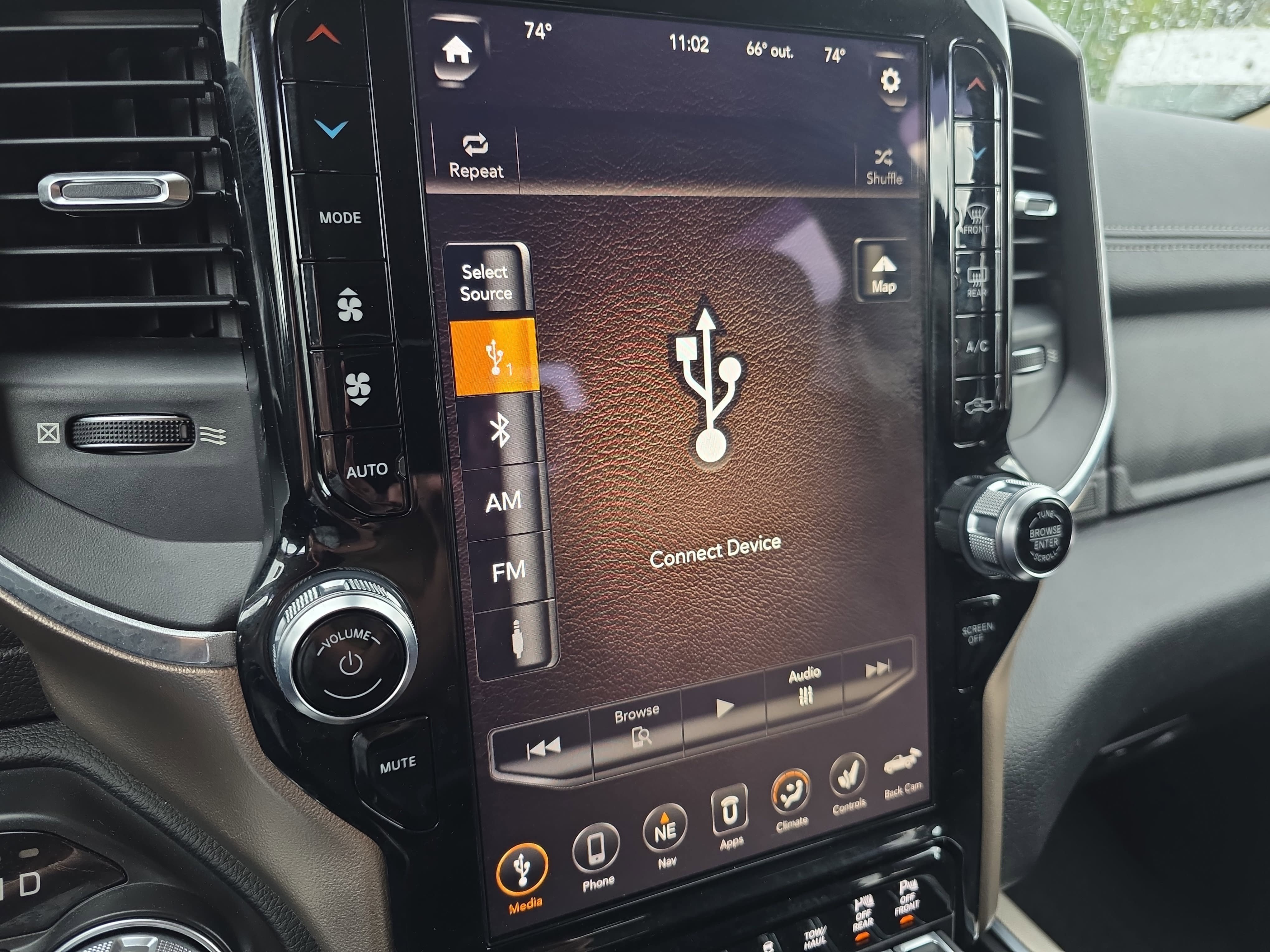 Used 2019 RAM 1500 Laramie AWD/4WD image 19