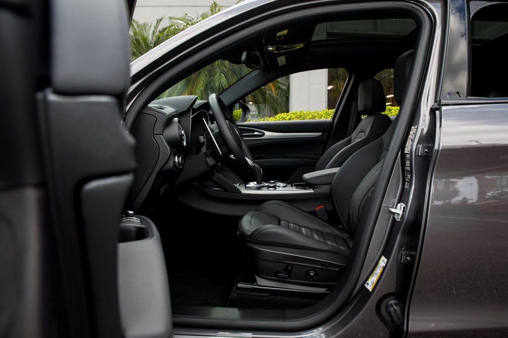 New 2025 Alfa Romeo Stelvio Sprint image 26