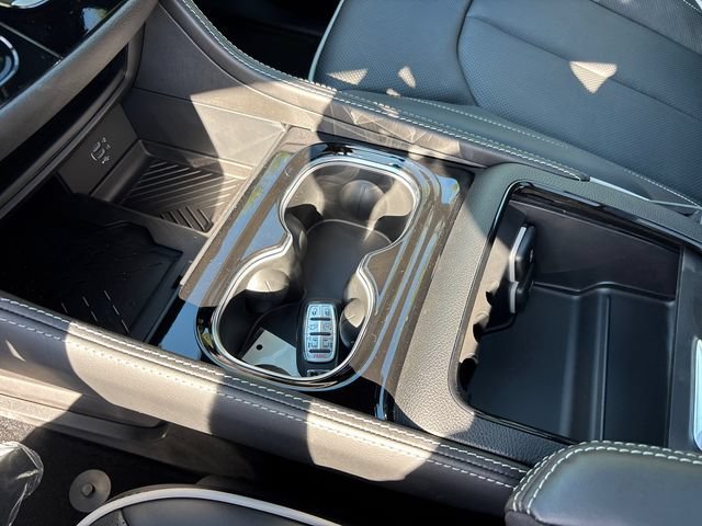 New 2027 Chrysler Pacifica Limited w/ Family Tech Group FWD image 27