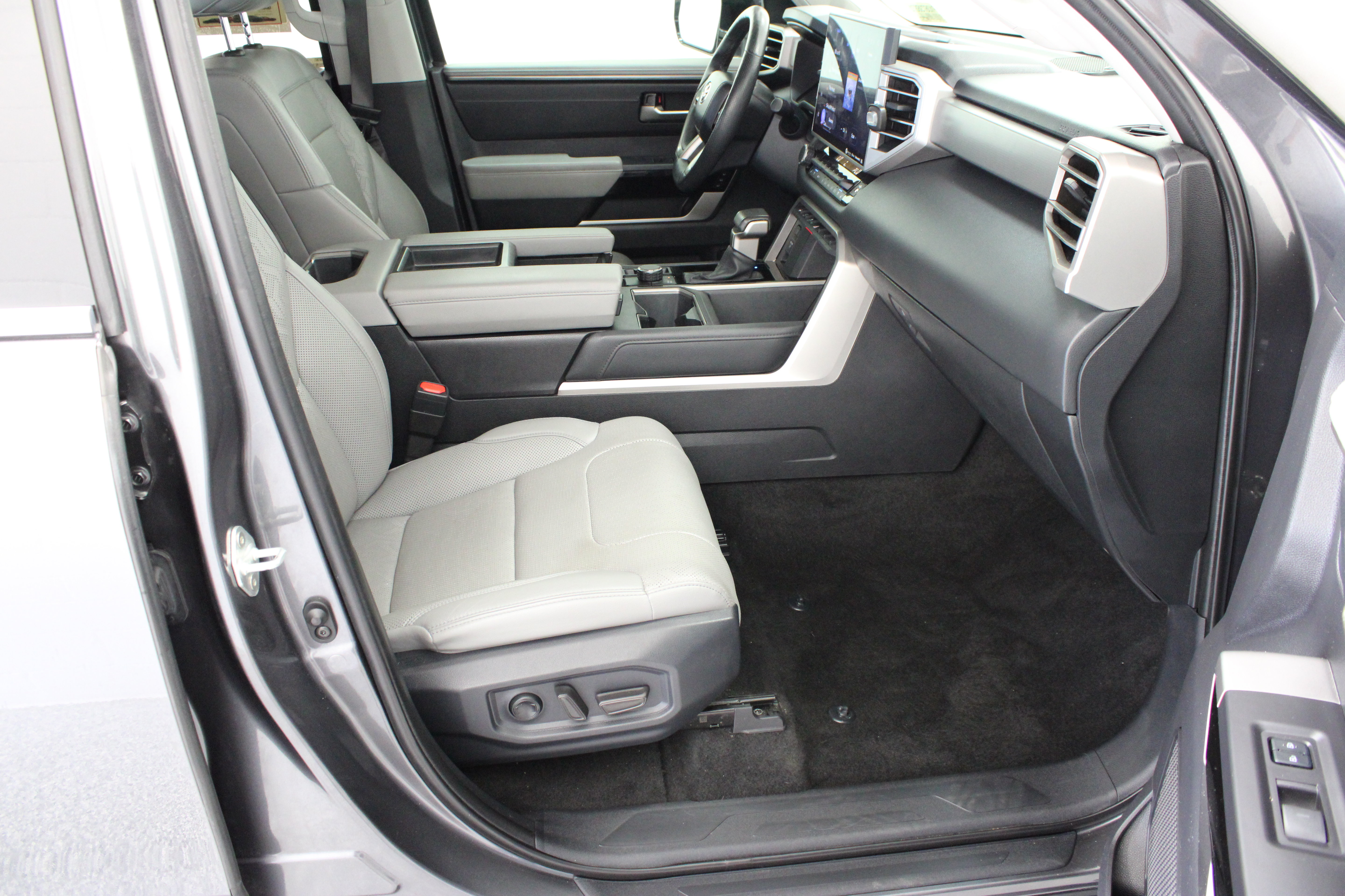 Used 2023 Toyota Tundra Limited AWD/4WD image 40