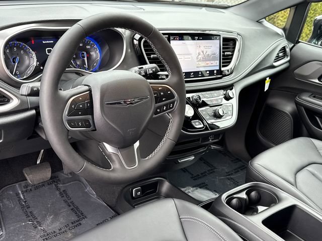 New 2026 Chrysler Pacifica Select AWD/4WD image 17