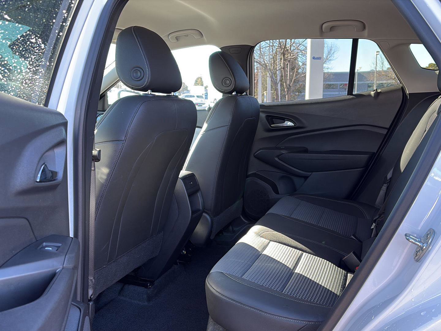 Used 2025 Chevrolet Trax LT w/ LT Convenience Package image 13