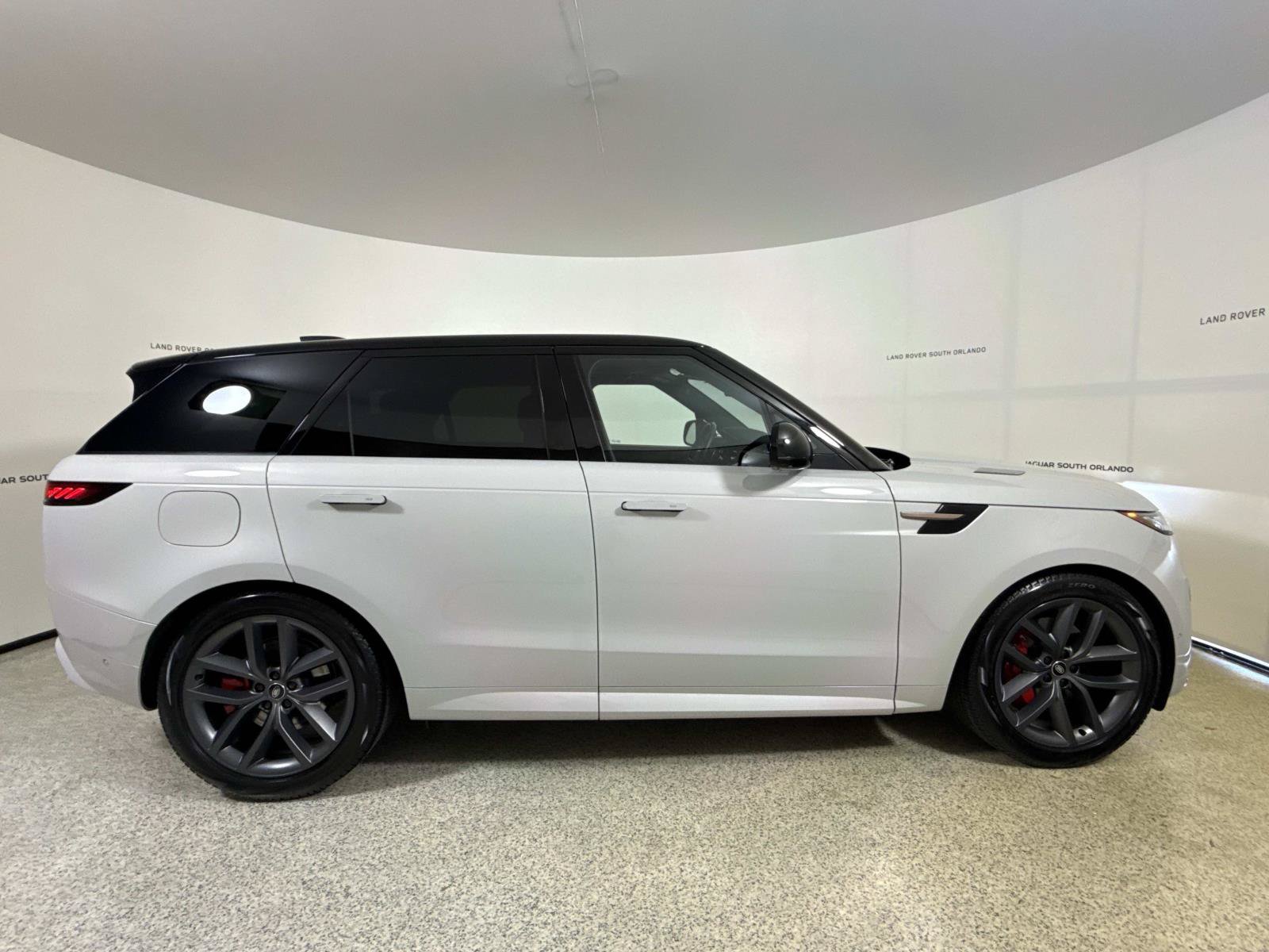 Used 2024 Land Rover Range Rover Sport Dynamic SE AWD/4WD image 6