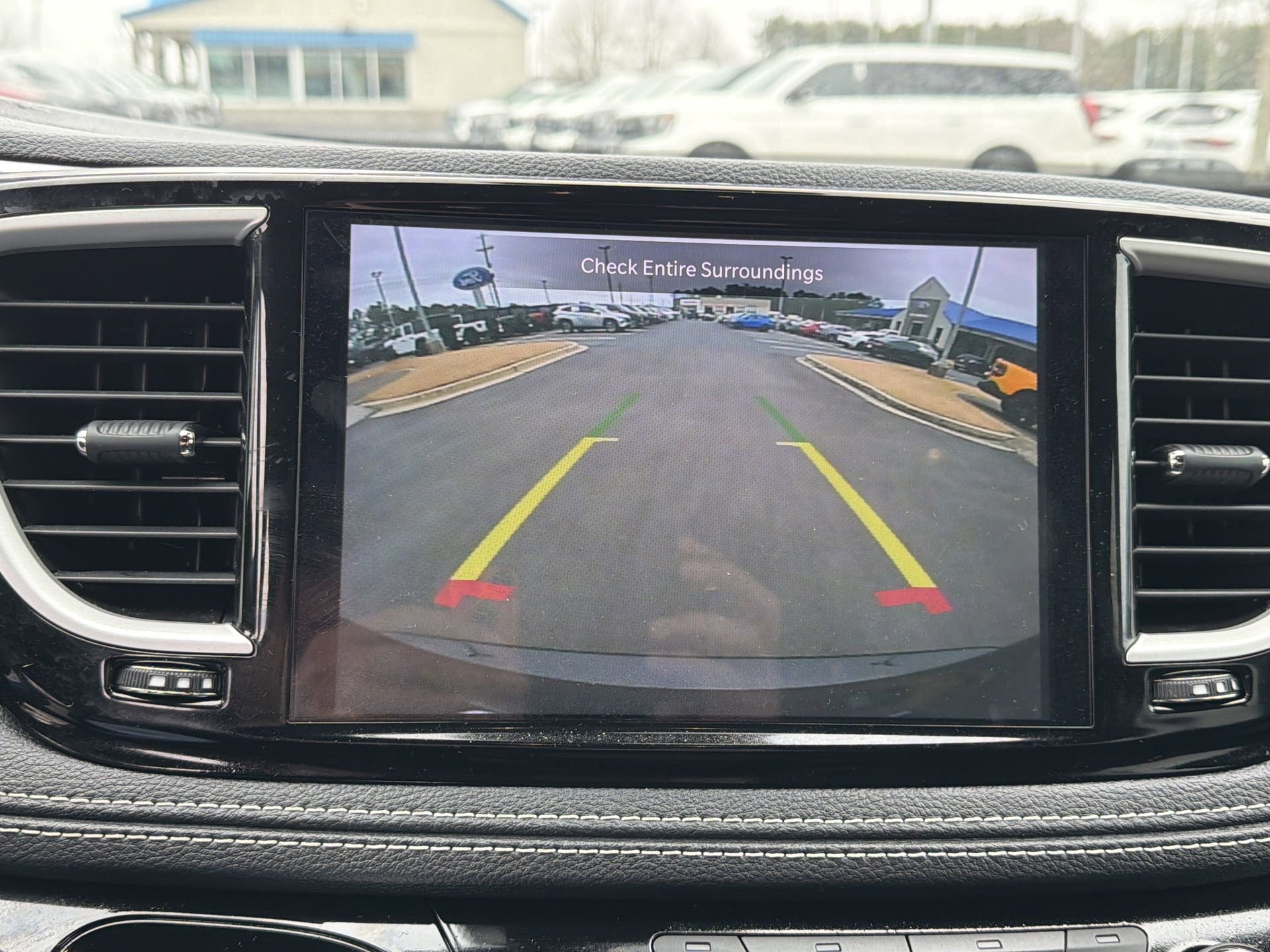 Used 2023 Chrysler Pacifica Touring image 4