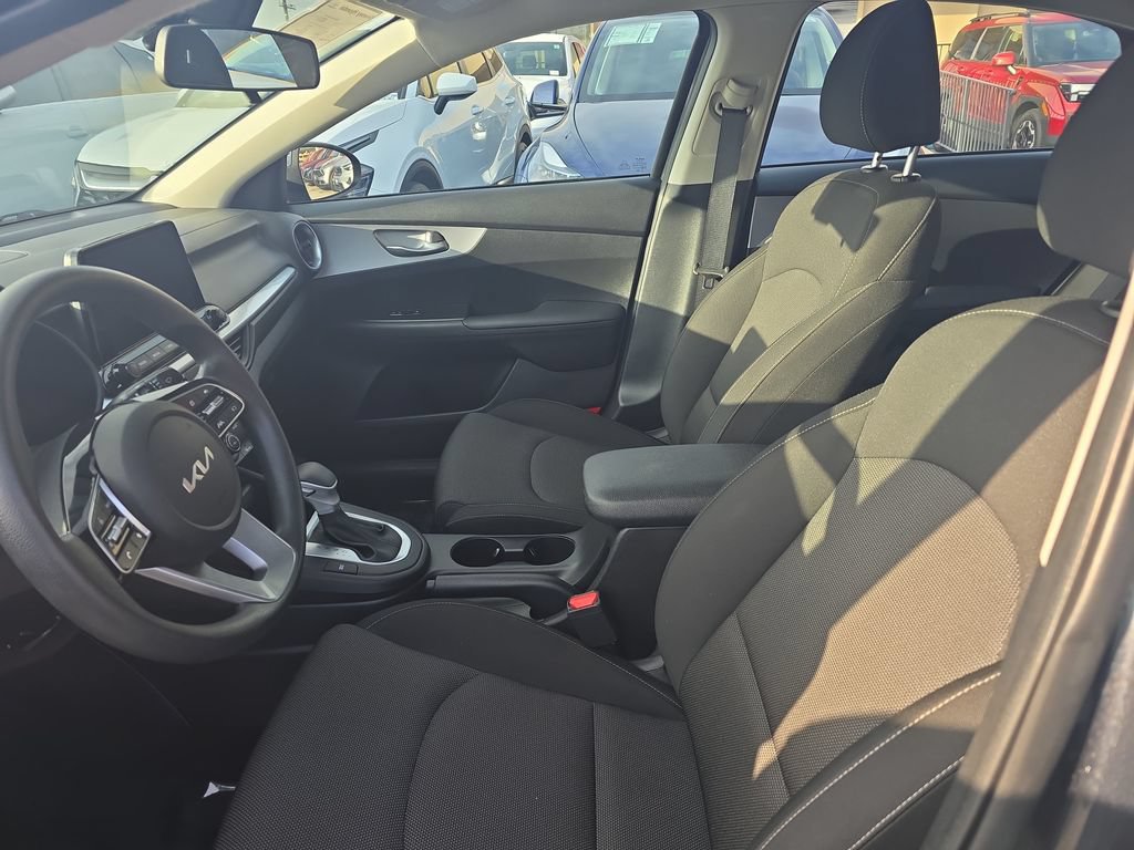 Used 2024 Kia Forte LXS FWD image 9