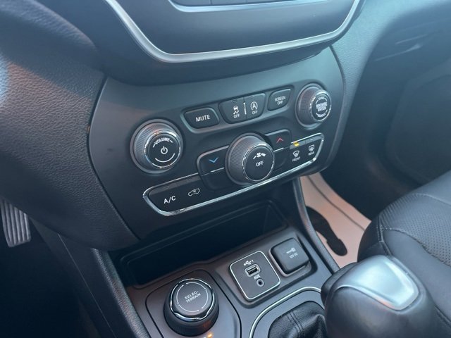 Used 2021 Jeep Cherokee Latitude Lux image 24