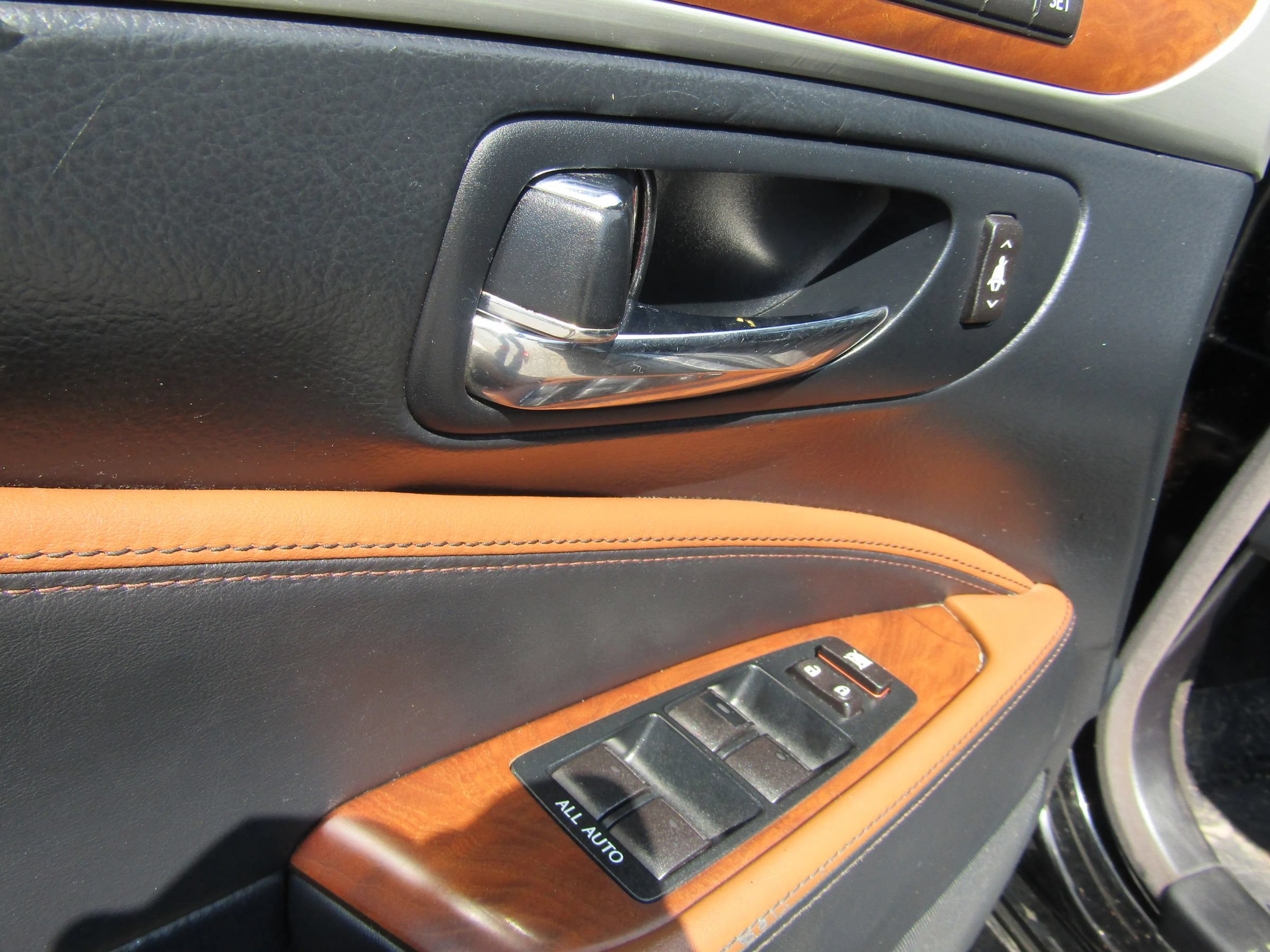 Used 2013 Lexus LS 460 AWD w/ Comfort Pkg image 22