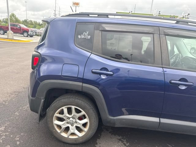 Used 2017 Jeep Renegade Latitude w/ Advanced Technology Group AWD/4WD image 12