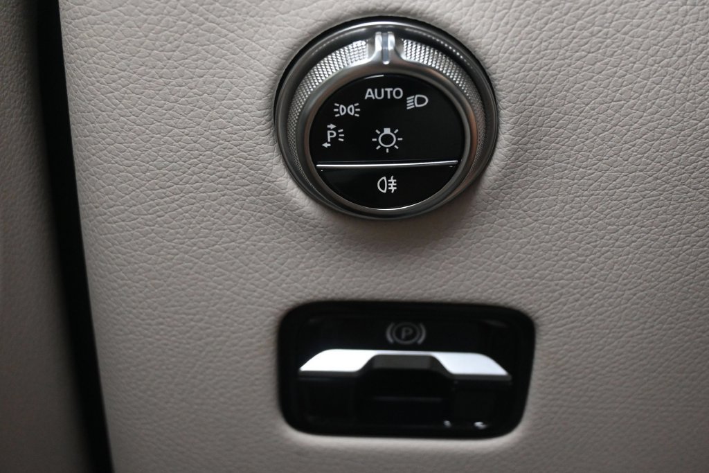 Used 2025 Mercedes-Benz GLC 300 4MATIC image 21
