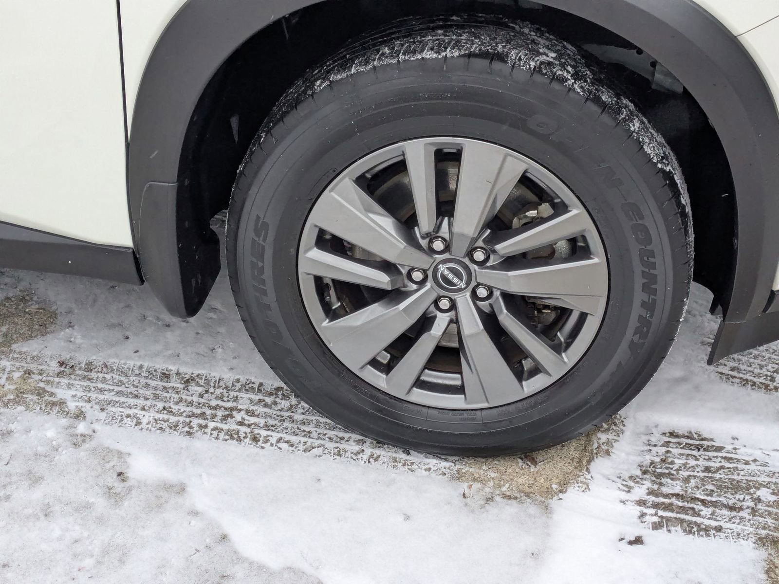 Used 2022 Nissan Pathfinder SV w/ SV Premium Package image 34