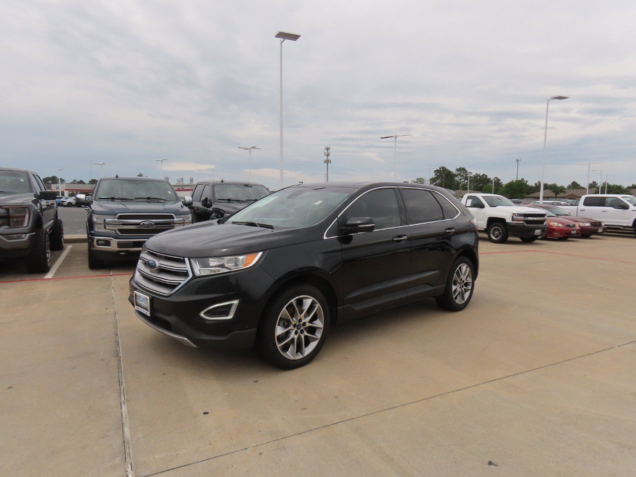 Used 2017 Ford Edge Titanium w/ Equipment Group 302A FWD image 2