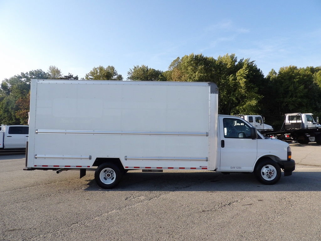Used 2022 GMC Savana 3500 Extended w/ Power Convenience Package RWD image 9