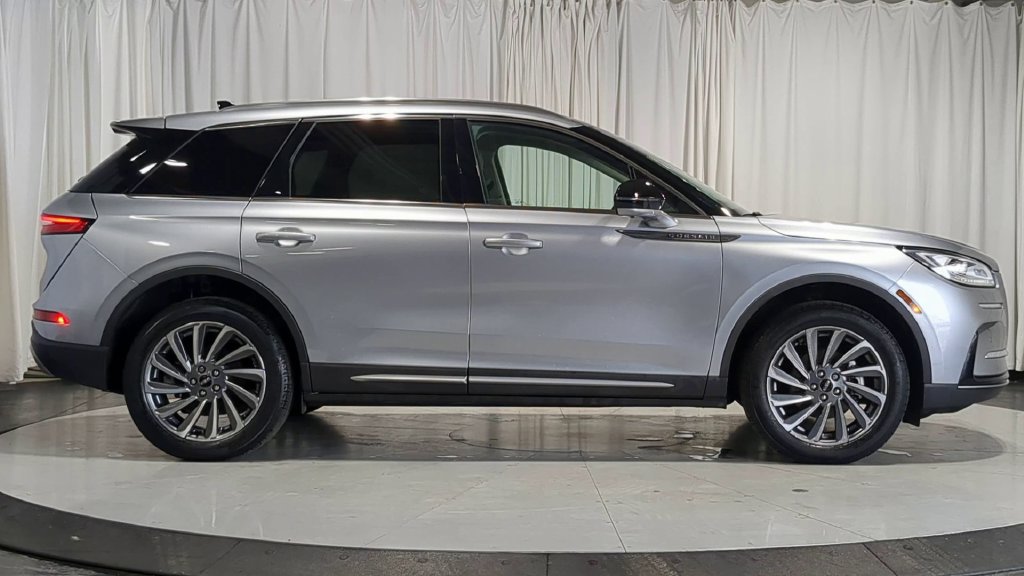 Used 2023 Lincoln Corsair Reserve w/ Equipment Group 201A AWD/4WD image 11