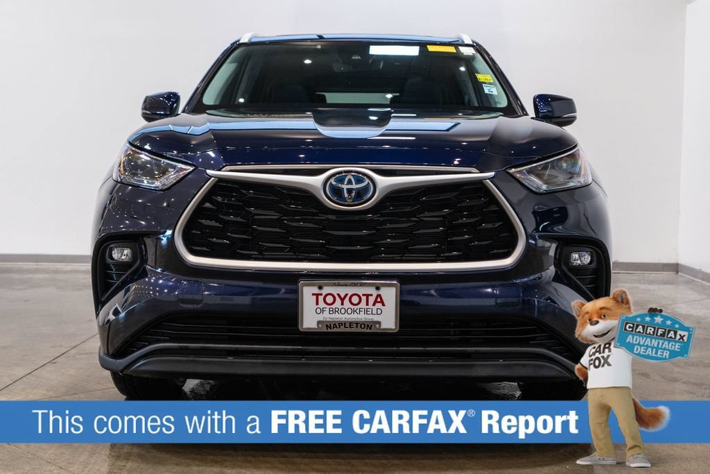 Used 2023 Toyota Highlander XLE AWD/4WD image 2
