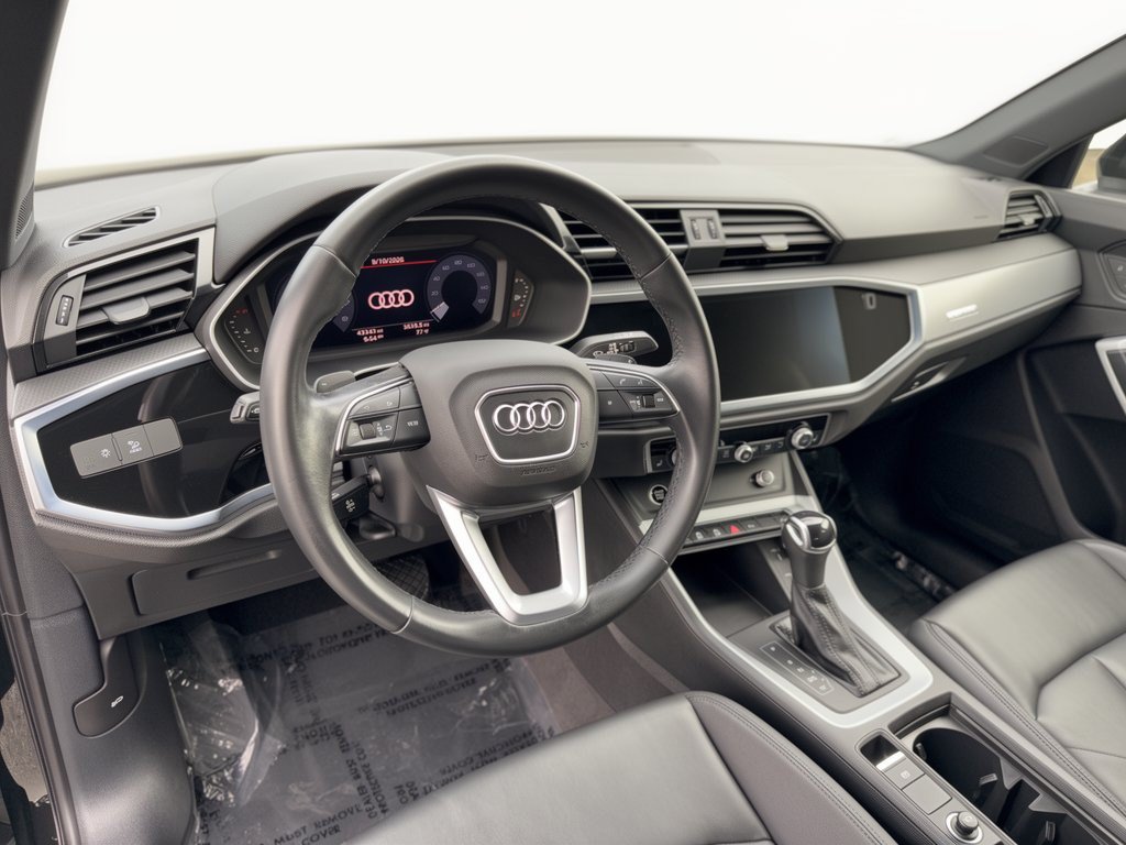 Used 2023 Audi Q3 2.0T Premium w/ Convenience Package AWD/4WD image 4